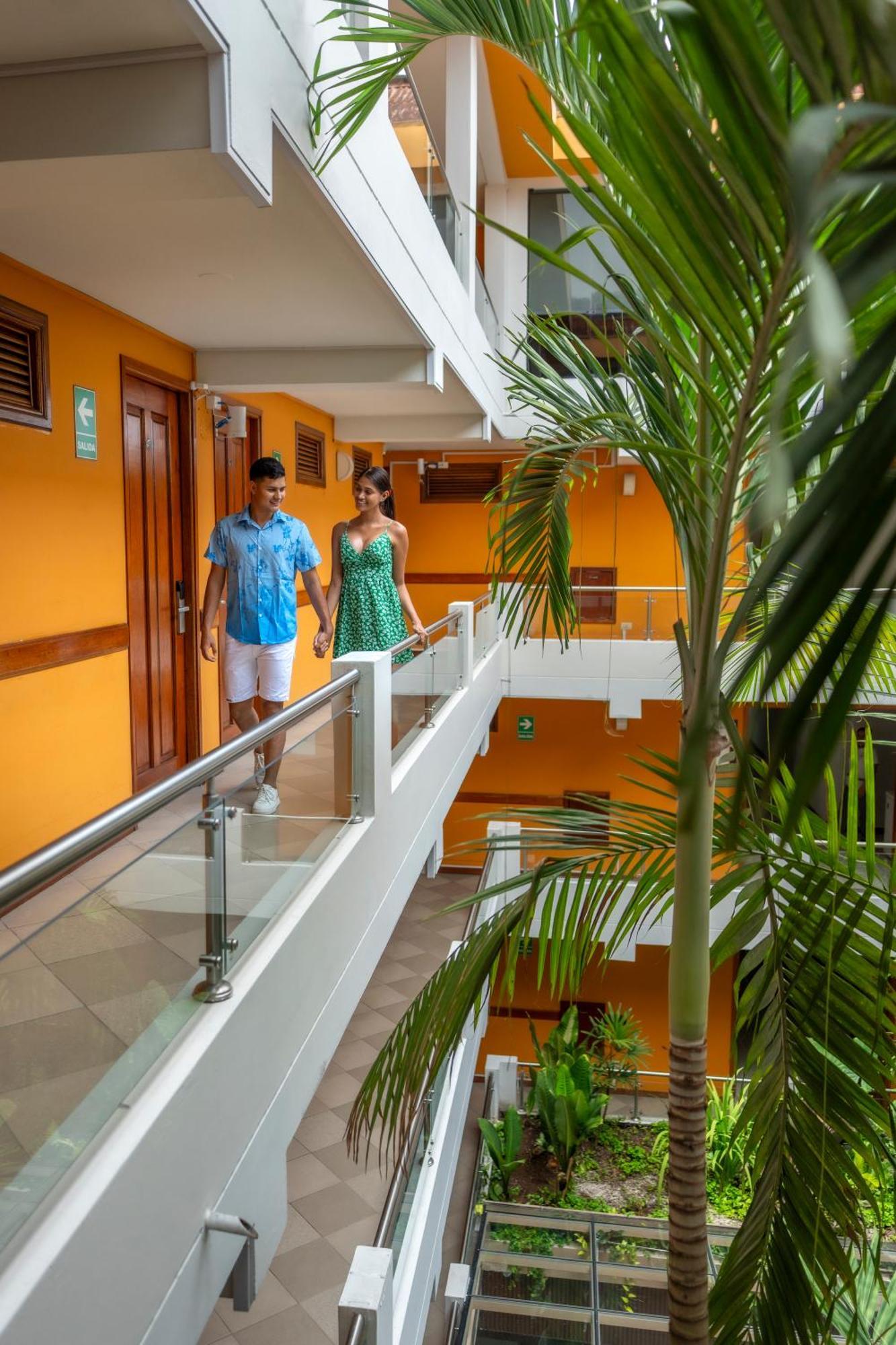 Victoria Regia Hotel Икитос Экстерьер фото