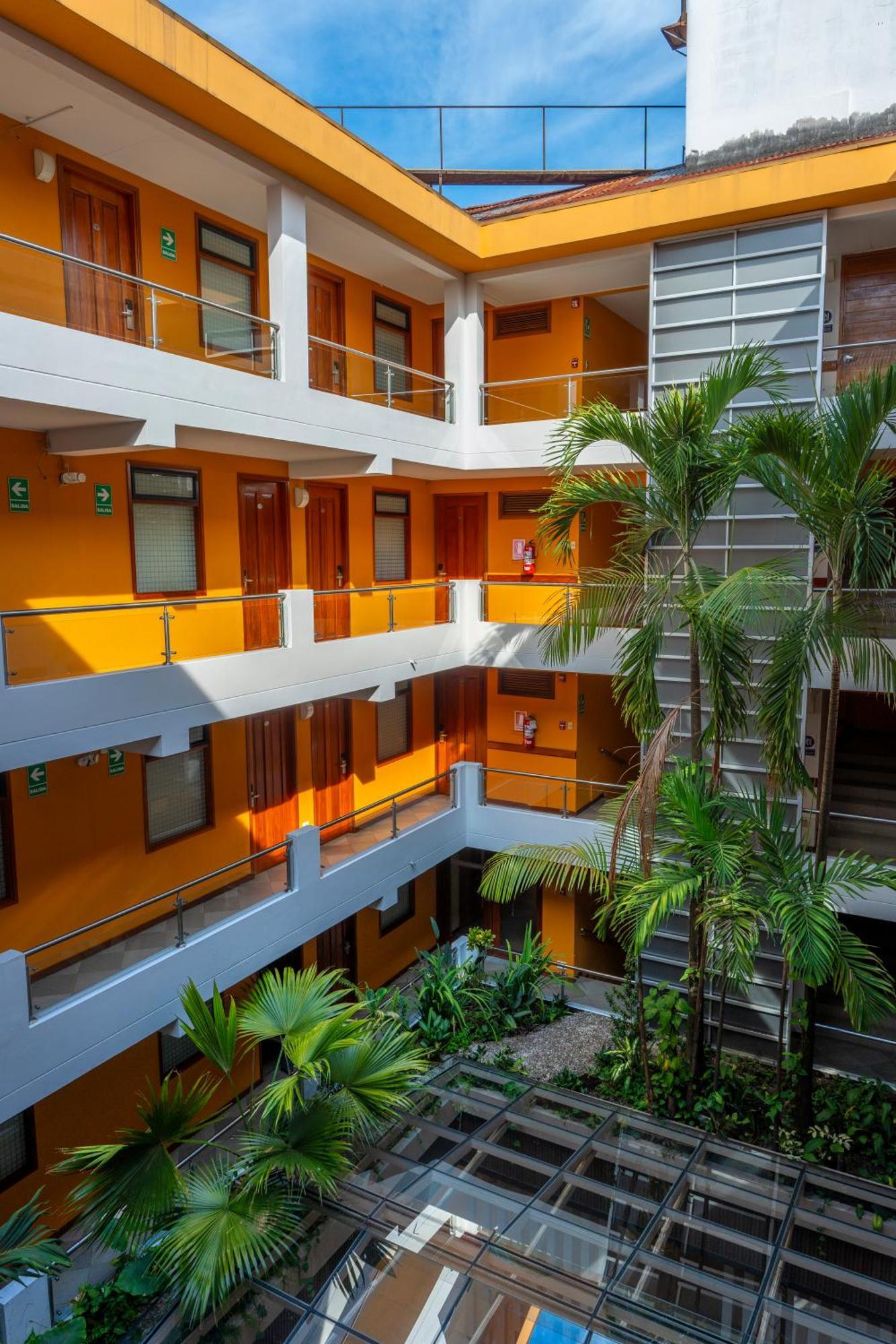 Victoria Regia Hotel Икитос Экстерьер фото